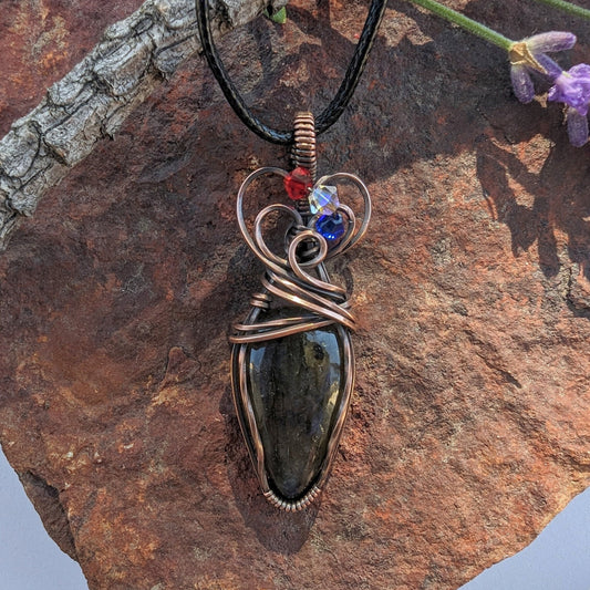 Merica' Labradorite Pendant - copper wire wrapped